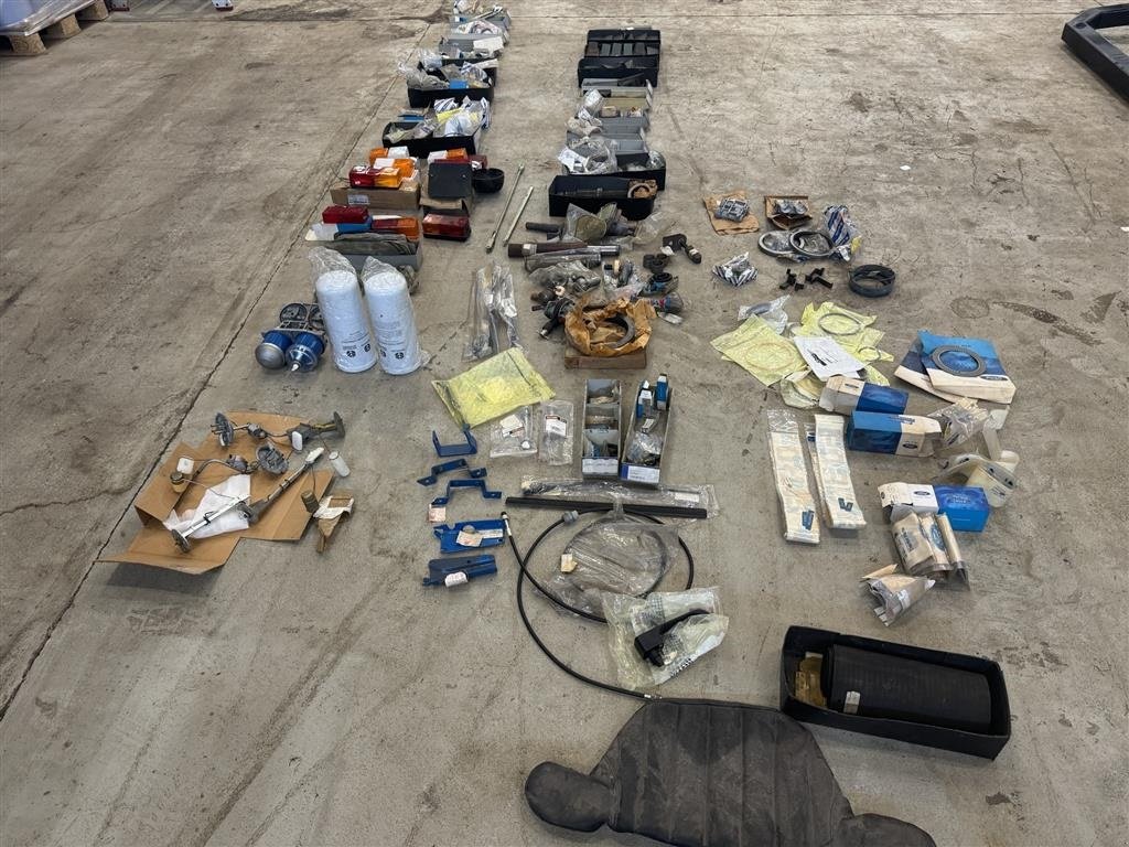 Sonstiges Traktorzubehör typu Ford Nye orginale dele, Gebrauchtmaschine v Haderup (Obrázek 12)