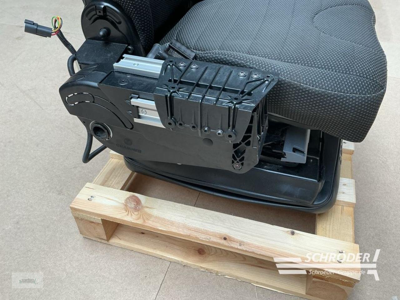 Sonstiges Traktorzubehör типа Grammer SUPER KOMFORTSITZ EVOLUTION DL, Gebrauchtmaschine в Hemmoor (Фотография 7)