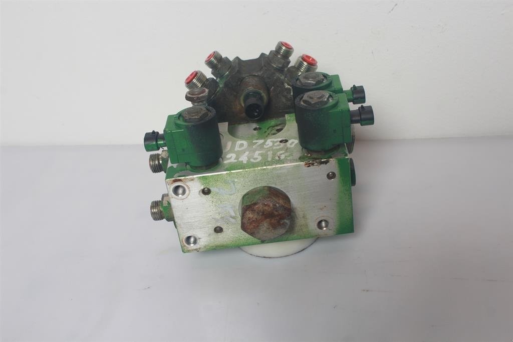 Sonstiges Traktorzubehör des Typs John Deere 7530 Affredringsventil / Suspension Controle Valve, Gebrauchtmaschine in Viborg (Bild 6)