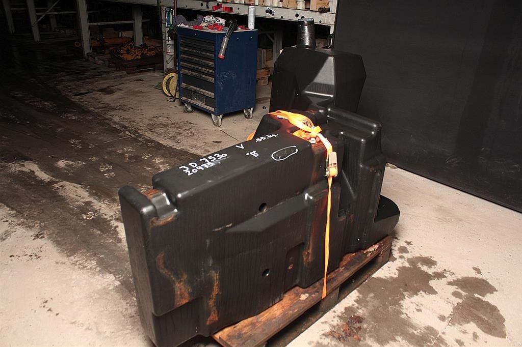 Sonstiges Traktorzubehör des Typs John Deere 7530 DIESELTANK JOHN DEERE 7530 / JOHN DEERE 7530 FUEL TANK, Gebrauchtmaschine in Viborg (Bild 4)