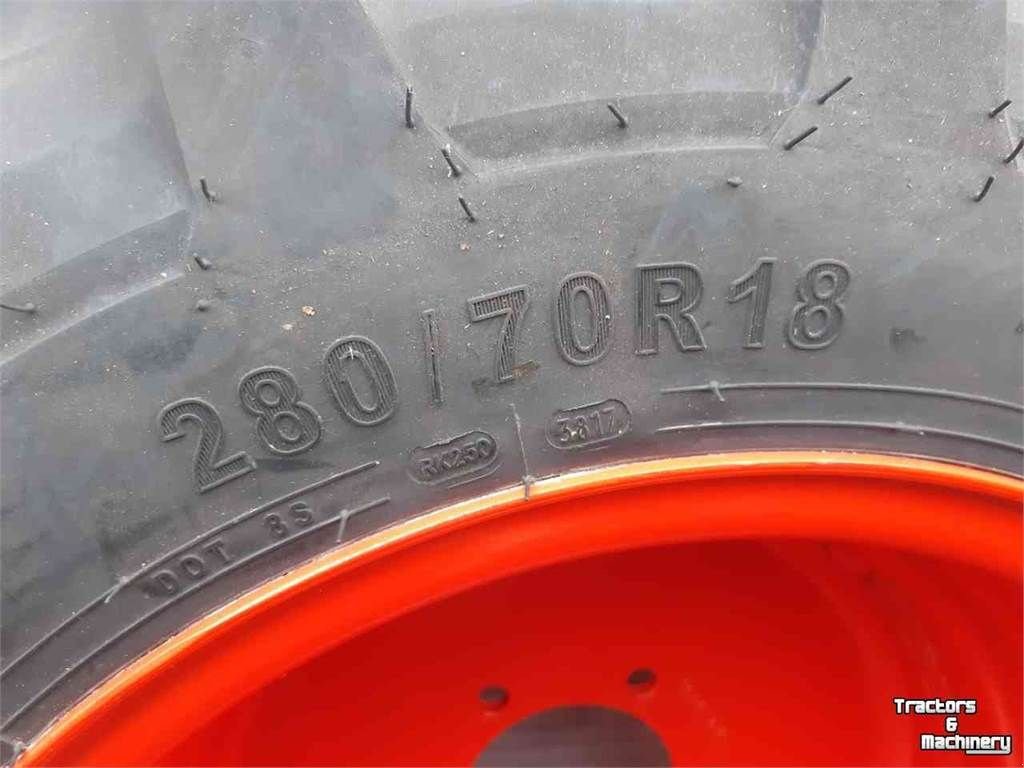 Sonstiges Traktorzubehör типа Kubota 28070R18 Wiel, Gebrauchtmaschine в Zevenaar (Фотография 3)