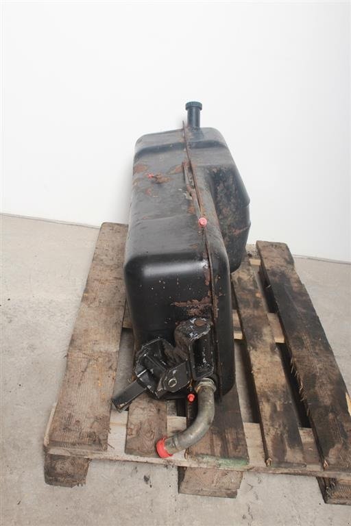 Sonstiges Traktorzubehör des Typs Lamborghini Formula 115 Dieseltank / Fuel Tank, Gebrauchtmaschine in Viborg (Bild 4)