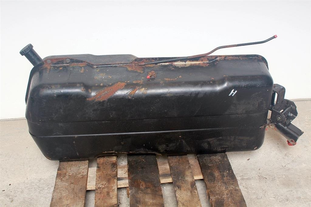 Sonstiges Traktorzubehör des Typs Lamborghini Formula 115 Dieseltank / Fuel Tank, Gebrauchtmaschine in Viborg (Bild 5)