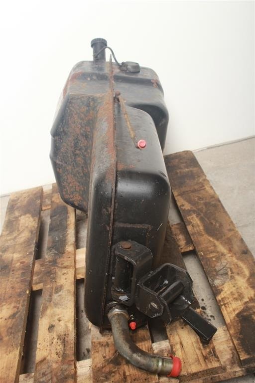 Sonstiges Traktorzubehör typu Lamborghini Formula 115 Dieseltank / Fuel Tank, Gebrauchtmaschine v Viborg (Obrázek 4)