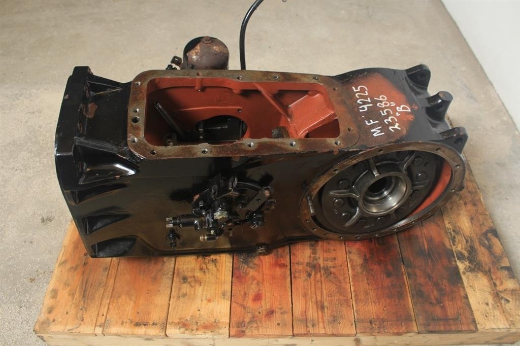 Sonstiges Traktorzubehör типа Massey Ferguson 4225 Bagtøj / Rear Transmission, Gebrauchtmaschine в Viborg (Фотография 6)