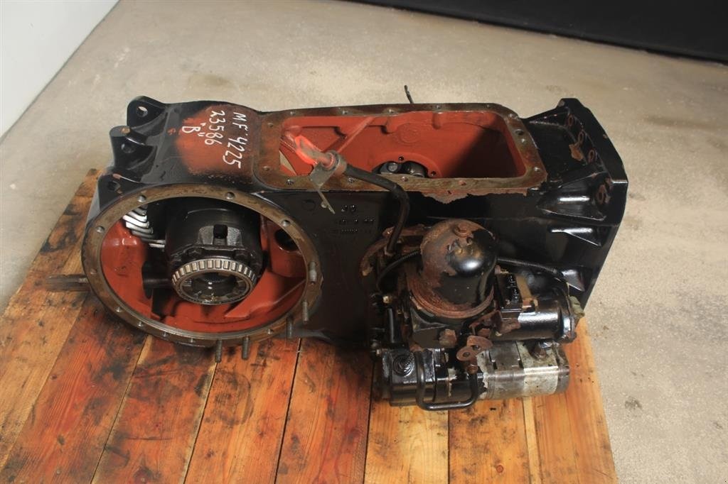 Sonstiges Traktorzubehör типа Massey Ferguson 4225 Bagtøj / Rear Transmission, Gebrauchtmaschine в Viborg (Фотография 2)