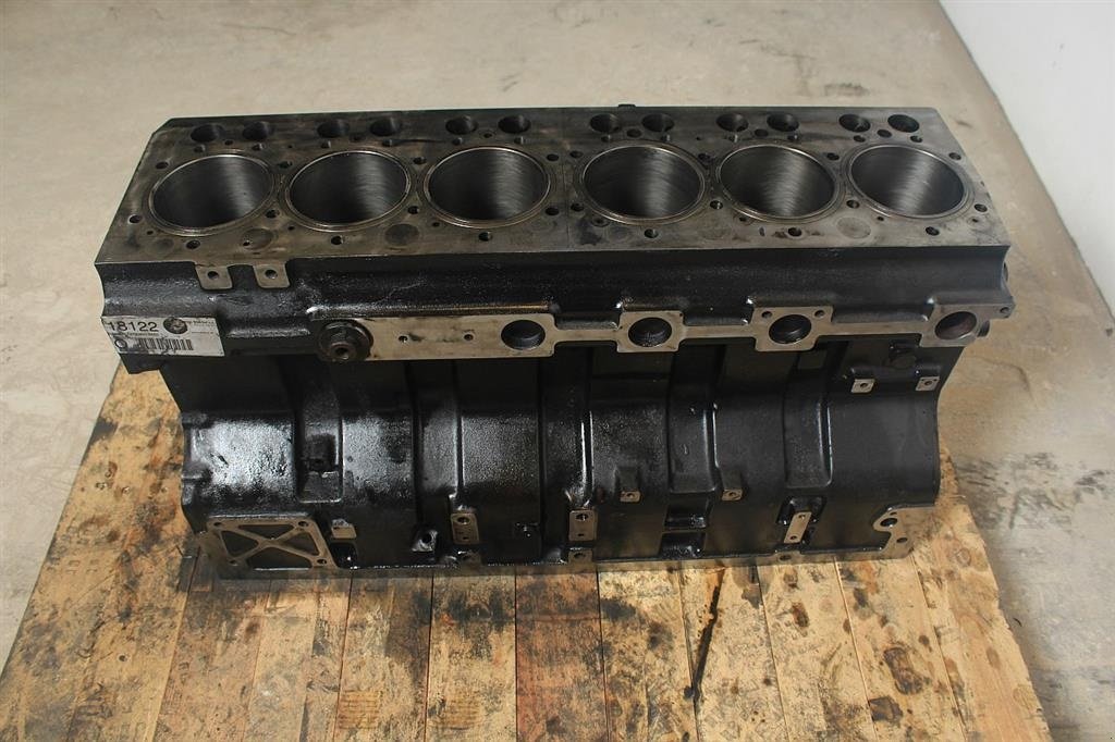 Sonstiges Traktorzubehör типа Massey Ferguson 8480 Motorblok / Engine Block, Gebrauchtmaschine в Viborg (Фотография 5)