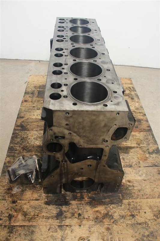 Sonstiges Traktorzubehör типа Massey Ferguson 8480 Motorblok / Engine Block, Gebrauchtmaschine в Viborg (Фотография 4)