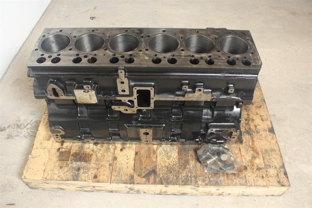 Sonstiges Traktorzubehör типа Massey Ferguson 8480 Motorblok / Engine Block, Gebrauchtmaschine в Viborg (Фотография 2)