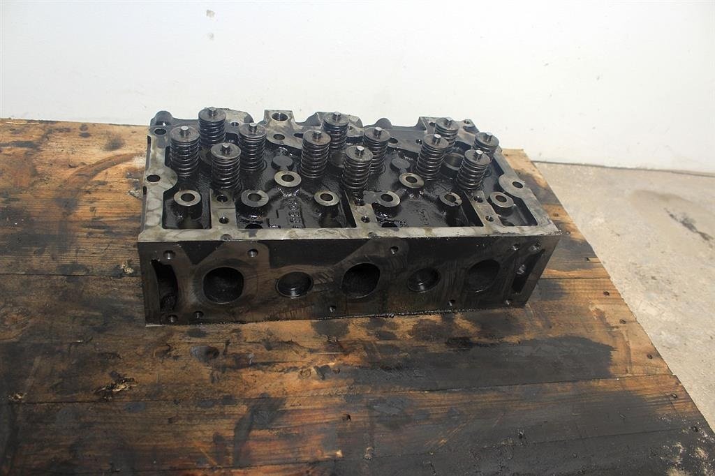 Sonstiges Traktorzubehör типа Massey Ferguson 8480 Topstykke / Cylinder Head, Gebrauchtmaschine в Viborg (Фотография 4)