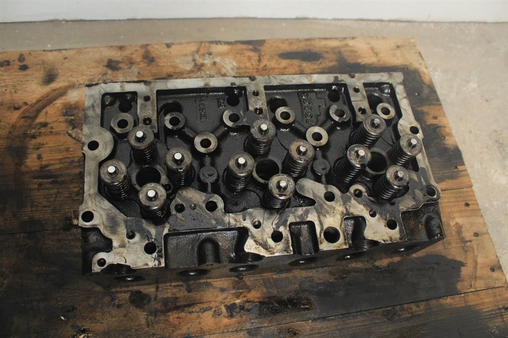 Sonstiges Traktorzubehör типа Massey Ferguson 8480 Topstykke / Cylinder Head, Gebrauchtmaschine в Viborg (Фотография 3)
