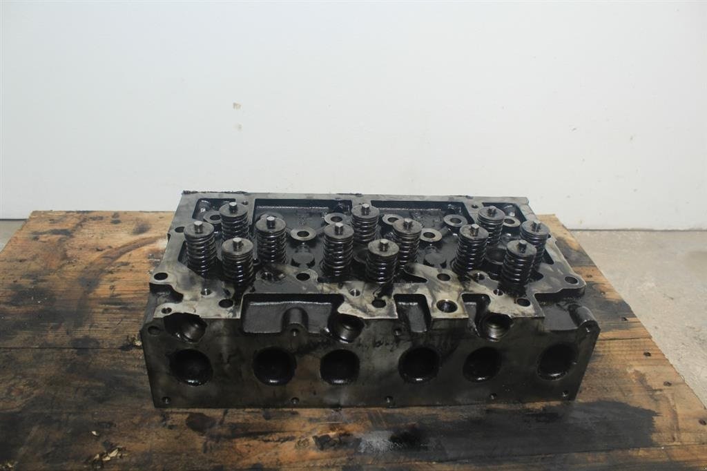 Sonstiges Traktorzubehör типа Massey Ferguson 8480 Topstykke / Cylinder Head, Gebrauchtmaschine в Viborg (Фотография 5)