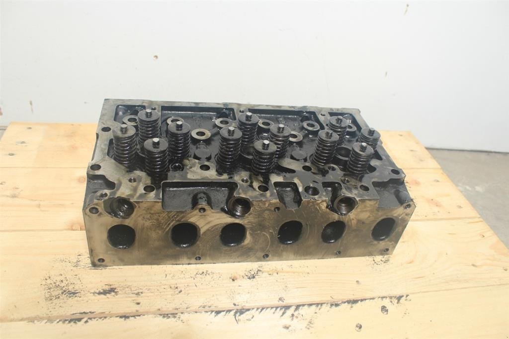Sonstiges Traktorzubehör типа Massey Ferguson 8480 Topstykke / Cylinder Head, Gebrauchtmaschine в Viborg (Фотография 4)