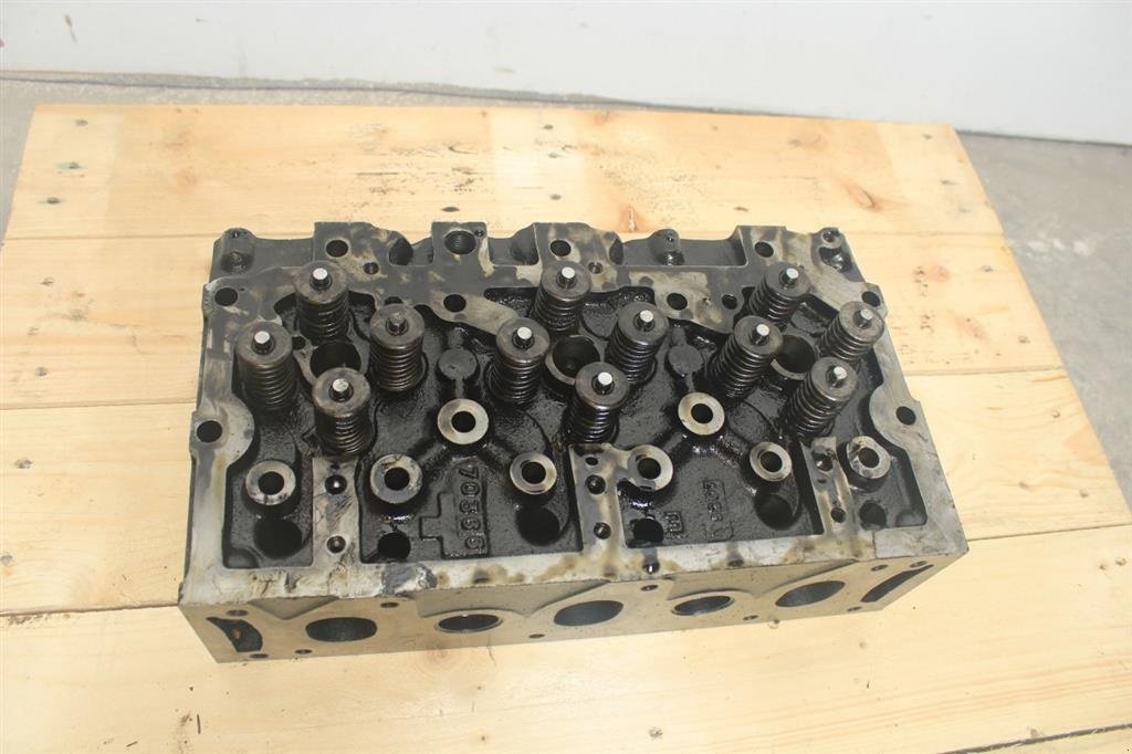 Sonstiges Traktorzubehör типа Massey Ferguson 8480 Topstykke / Cylinder Head, Gebrauchtmaschine в Viborg (Фотография 3)