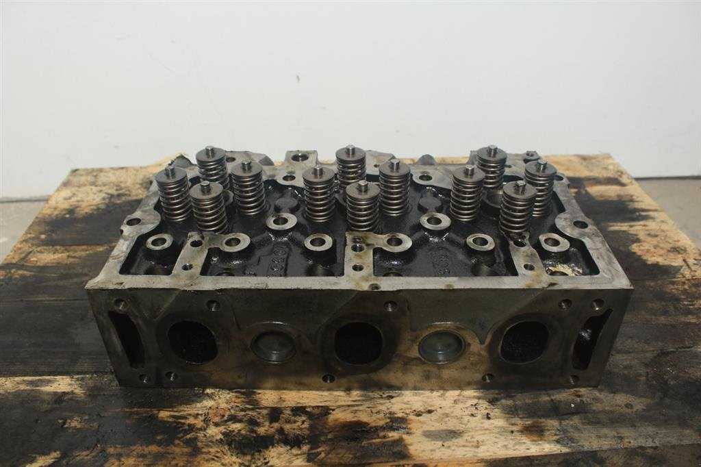 Sonstiges Traktorzubehör типа Massey Ferguson 8690 Topstykke / Cylinder Head, Gebrauchtmaschine в Viborg (Фотография 4)