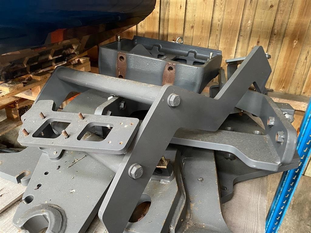 Sonstiges Traktorzubehör des Typs Massey Ferguson Frontlæsser beslag til MF 4707, Gebrauchtmaschine in Helsinge (Bild 1)