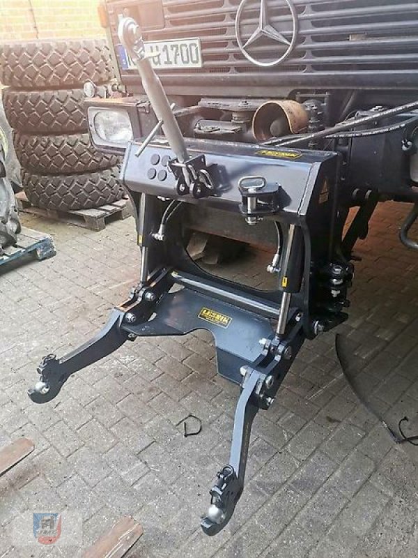 Sonstiges Traktorzubehör typu Mercedes-Benz Frontkraftheber NEU MB Trac Anbauplatte, Neumaschine v Fitzen (Obrázek 3)