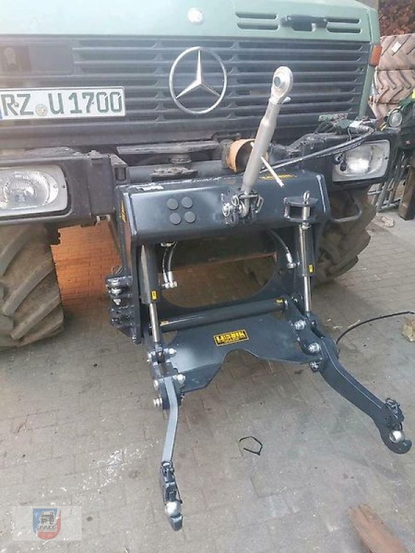 Sonstiges Traktorzubehör typu Mercedes-Benz Frontkraftheber NEU MB Trac Anbauplatte, Neumaschine v Fitzen (Obrázek 4)