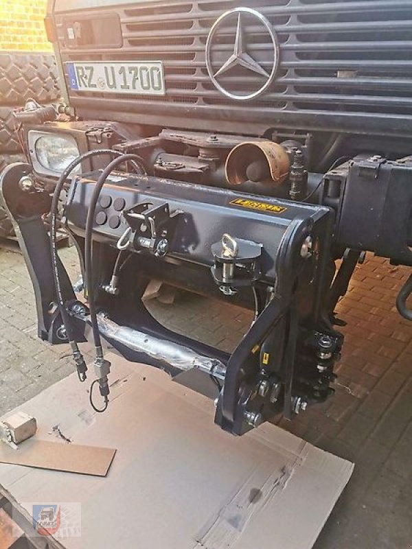 Sonstiges Traktorzubehör des Typs Mercedes-Benz Frontkraftheber NEU MB Trac Anbauplatte, Neumaschine in Fitzen (Bild 2)