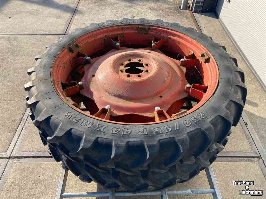 Sonstiges Traktorzubehör типа Michelin 230/95xR44 xm25 cutluurwielen 23095, Gebrauchtmaschine в Zevenaar (Фотография 4)