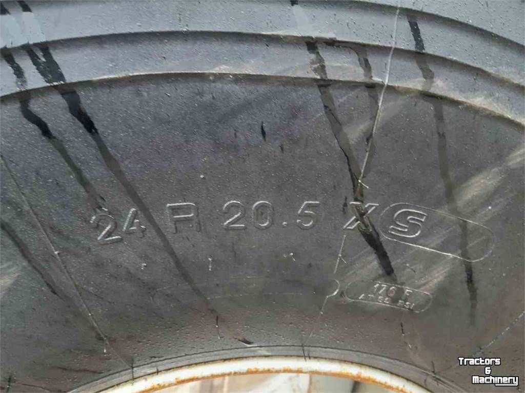 Sonstiges Traktorzubehör typu Michelin 24x20,5 24205 XS wiel, Gebrauchtmaschine v Zevenaar (Obrázek 3)