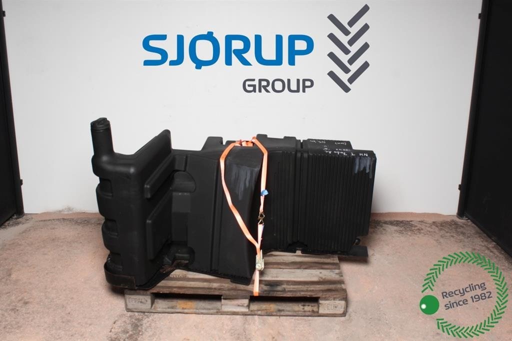 Sonstiges Traktorzubehör типа New Holland T7050 Dieseltank New Holland T7050 / NEW HOLLAND T7050 FUEL TANK, Gebrauchtmaschine в Viborg (Фотография 1)