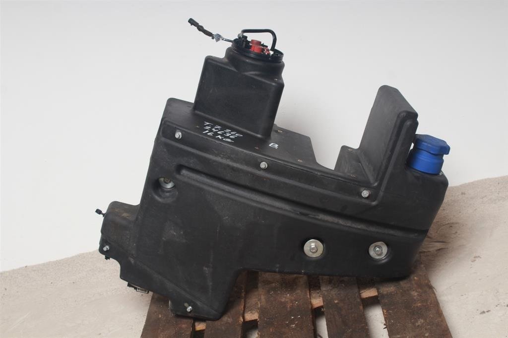 Sonstiges Traktorzubehör типа New Holland T7.260 AdBluetank / Adblue Tank, Gebrauchtmaschine в Viborg (Фотография 2)