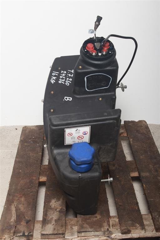 Sonstiges Traktorzubehör типа New Holland T7.260 AdBluetank / Adblue Tank, Gebrauchtmaschine в Viborg (Фотография 3)