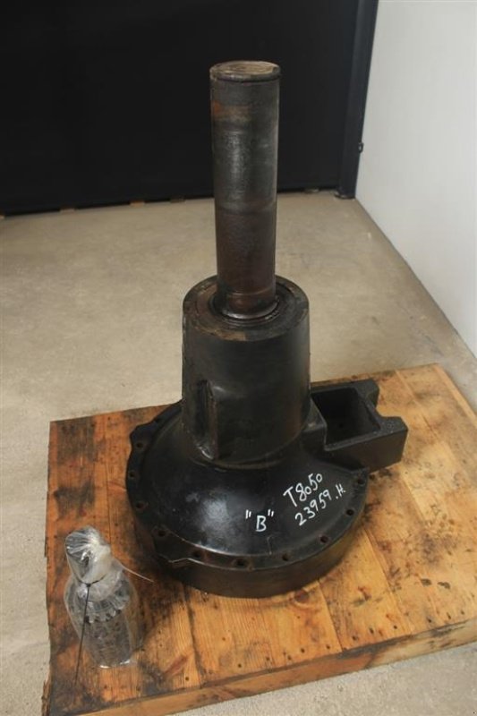 Sonstiges Traktorzubehör Türe ait New Holland T8050 Bagaksel Højre / Rear axle Right, Gebrauchtmaschine içinde Viborg (resim 2)