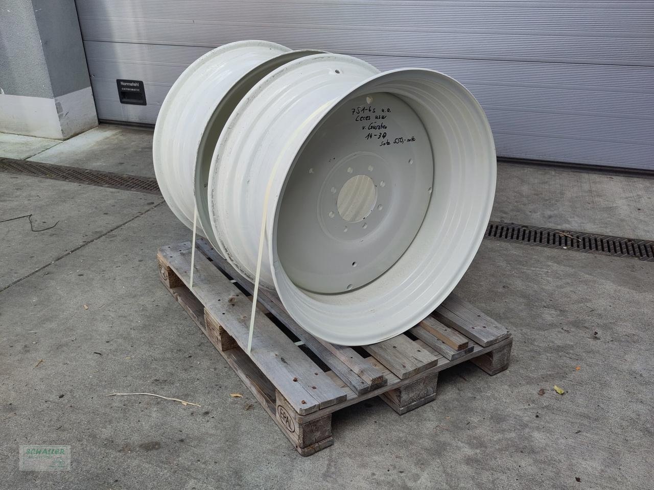 Sonstiges Traktorzubehör des Typs Renault Felgen Satz 14X30  neu 751-4s, MX u. Ceres, Neumaschine in Geiselhöring (Bild 4)