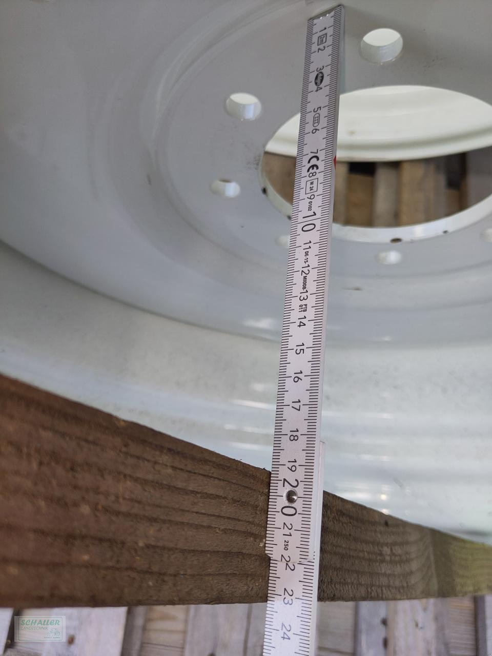 Sonstiges Traktorzubehör des Typs Renault Felgen Satz 14X30  neu 751-4s, MX u. Ceres, Neumaschine in Geiselhöring (Bild 9)