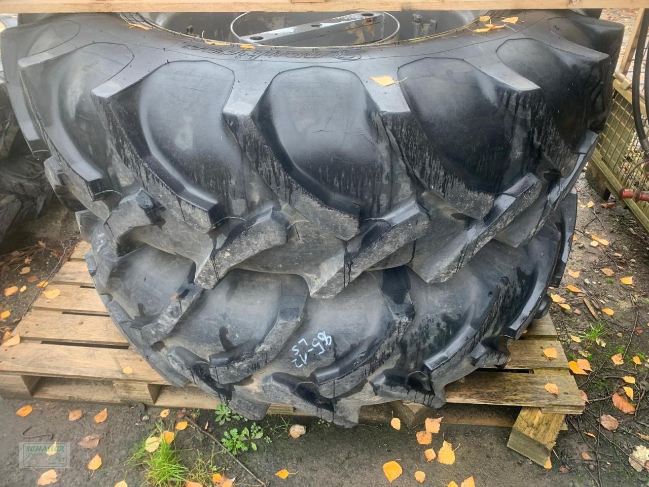 Sonstiges Traktorzubehör van het type Renault Hinterräder 16.9 R34 passend zu Renault, Gebrauchtmaschine in Geiselhöring (Foto 1)