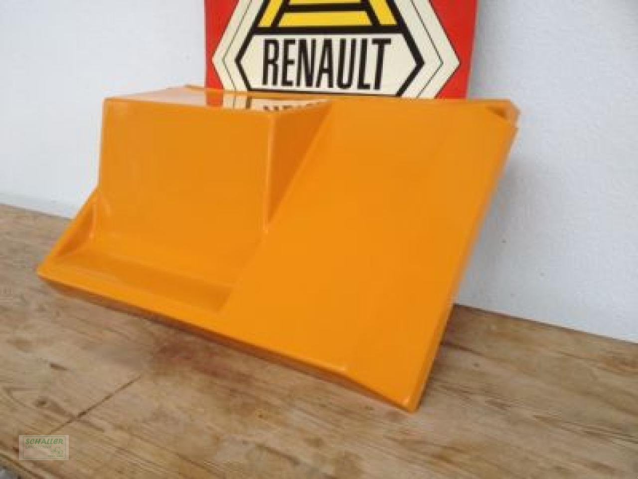 Sonstiges Traktorzubehör des Typs Renault Kotflügel-Hinterteil links für TX/TS/TZ-Modelle, Neumaschine in Geiselhöring (Bild 1)