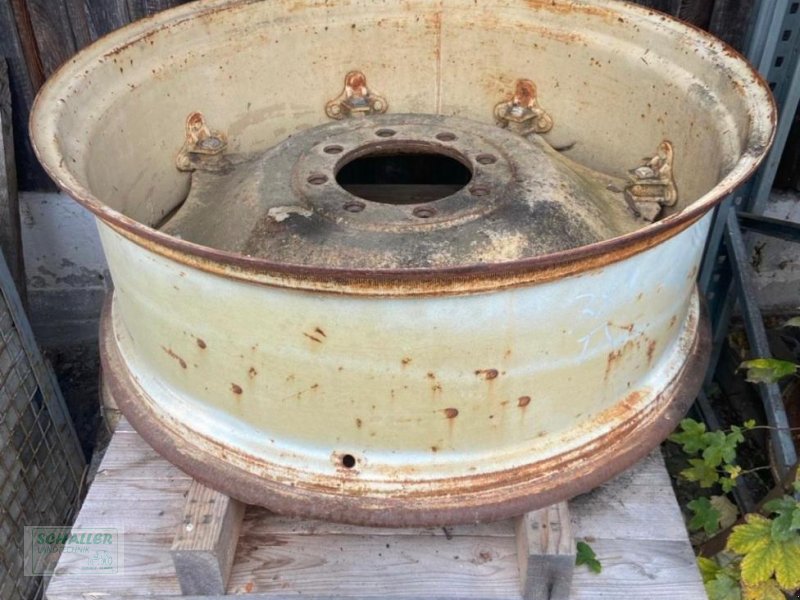 Sonstiges Traktorzubehör типа Renault Traktorfelgen 15-38 8 Loch Renault und Fendt, Gebrauchtmaschine в Geiselhöring (Фотография 1)