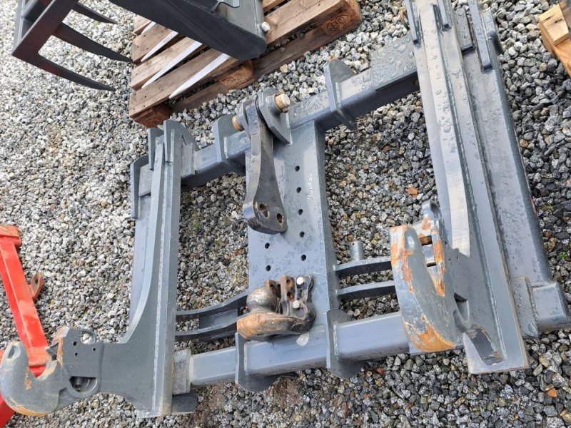 Sonstiges Traktorzubehör des Typs Saphir Adapterrahmen ADAP ZM4, Gebrauchtmaschine in Burkau (Bild 1)