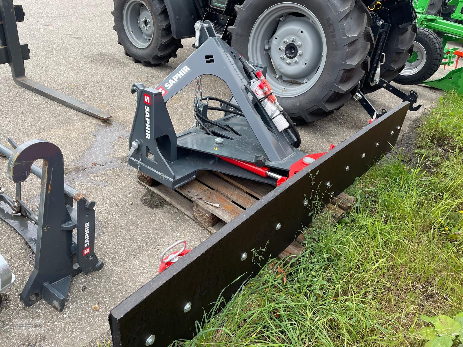 Sonstiges Traktorzubehör des Typs Saphir Multi 275, Neumaschine in Traunreut (Bild 1)