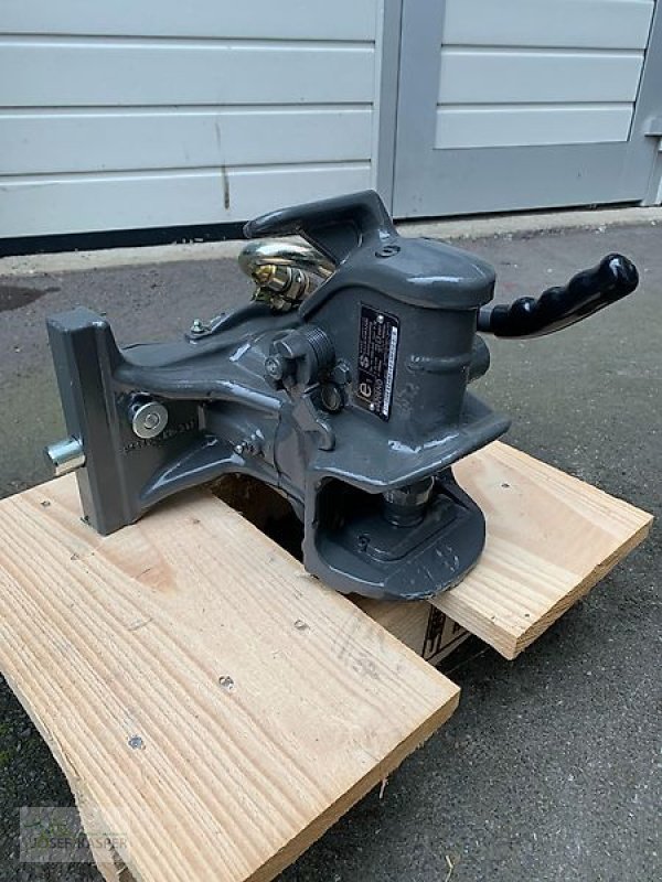 Sonstiges Traktorzubehör Türe ait Sauermann Anhängekupplung 31,2er Schlitten, 38er Bolzen, Neumaschine içinde Alitzheim (resim 5)