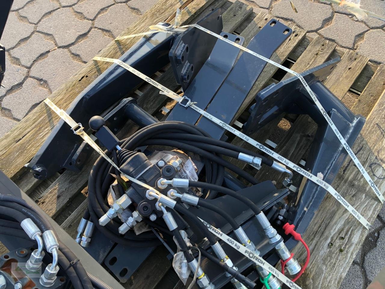 Sonstiges Traktorzubehör des Typs Solis PADAGAS FL200P Frontlader, Neumaschine in Hess.Oldendorf (Bild 3)