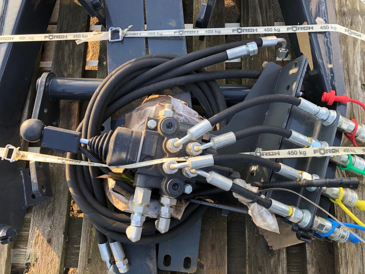 Sonstiges Traktorzubehör des Typs Solis PADAGAS FL200P Frontlader, Neumaschine in Hess.Oldendorf (Bild 10)