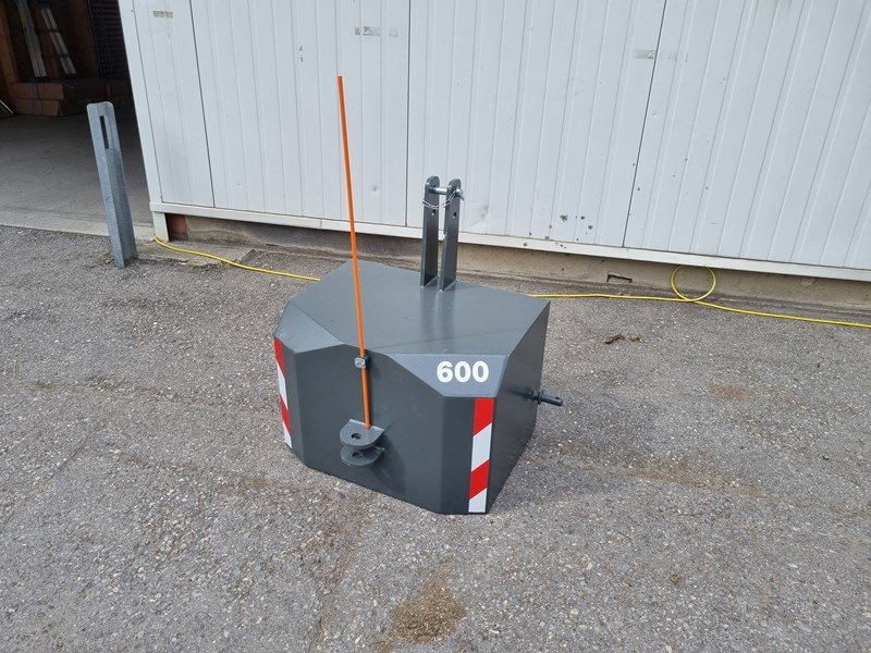 Sonstiges Traktorzubehör του τύπου Sonstige 600 kg Frontgewicht, Neumaschine σε Chur (Φωτογραφία 1)