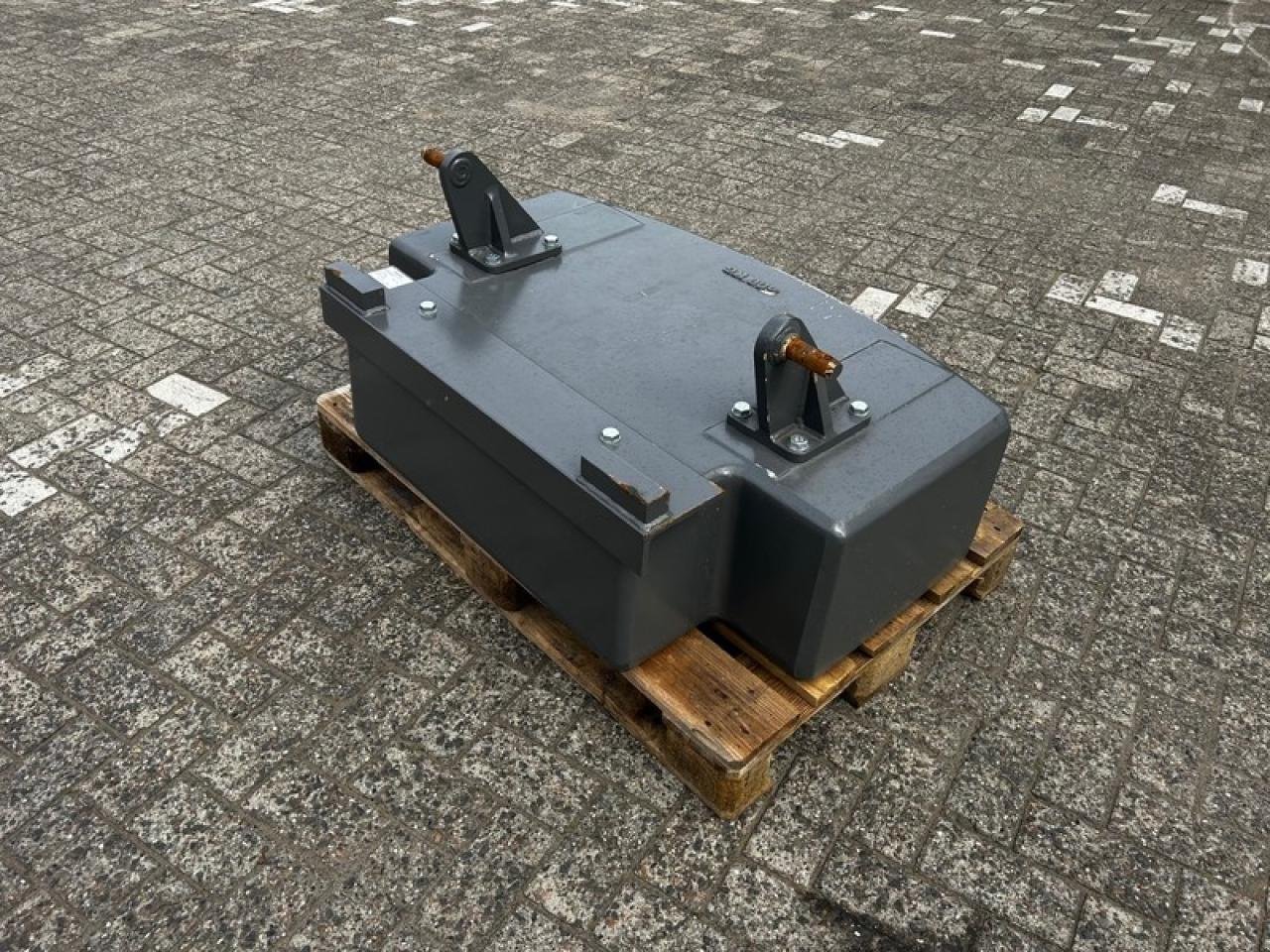 Sonstiges Traktorzubehör van het type Sonstige DÜVELSDORF GEWICHT 600KG, Gebrauchtmaschine in Drebber (Foto 4)