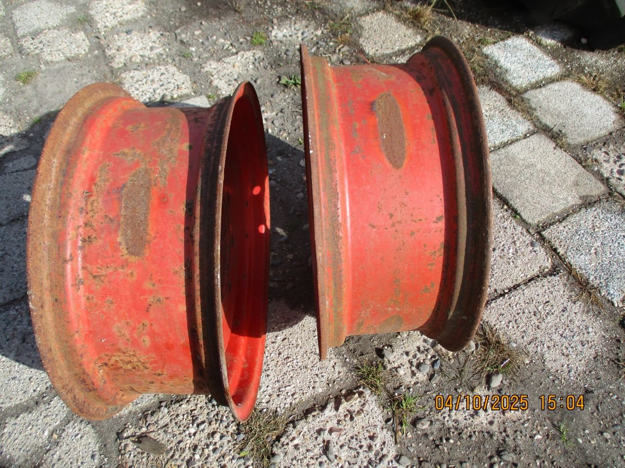 Sonstiges Traktorzubehör типа Sonstige deutz fendt case 24 inc velgen, Gebrauchtmaschine в Oirschot (Фотография 2)