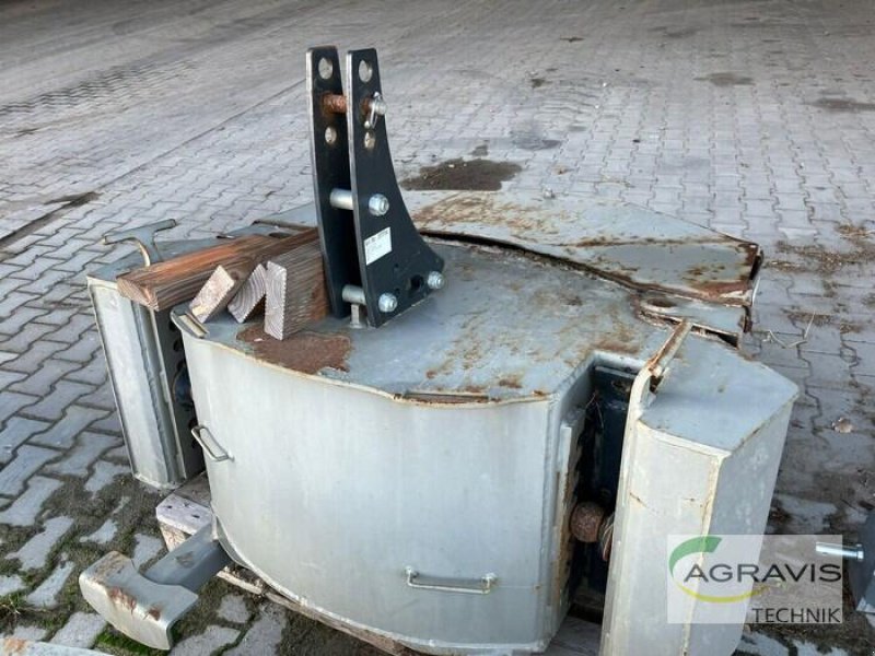 Sonstiges Traktorzubehör типа Sonstige GEWICHT, Gebrauchtmaschine в Uelzen (Фотография 2)