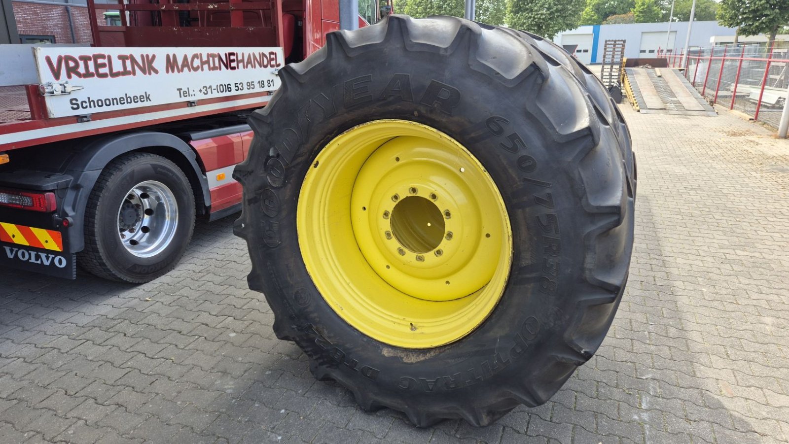 Sonstiges Traktorzubehör типа Sonstige Good Year 650/75R38 19mm op JOHN DEERE velgen, Gebrauchtmaschine в Schoonebeek (Фотография 2)