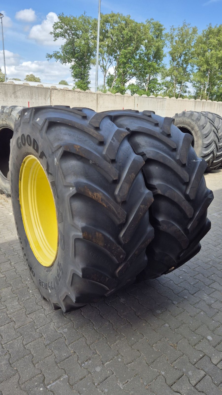 Sonstiges Traktorzubehör типа Sonstige Good Year 650/75R38 19mm op JOHN DEERE velgen, Gebrauchtmaschine в Schoonebeek (Фотография 3)