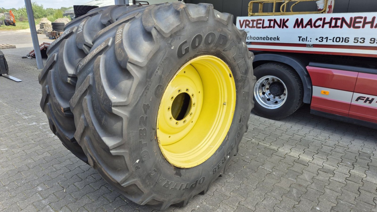 Sonstiges Traktorzubehör типа Sonstige Good Year 650/75R38 19mm op JOHN DEERE velgen, Gebrauchtmaschine в Schoonebeek (Фотография 1)