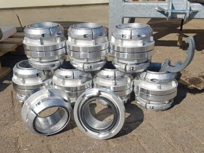 Sonstiges Traktorzubehör des Typs Sonstige grote voorraad nieuwe sleepslangen 4&quot; - Nieuw, Neumaschine in Goudriaan (Bild 4)