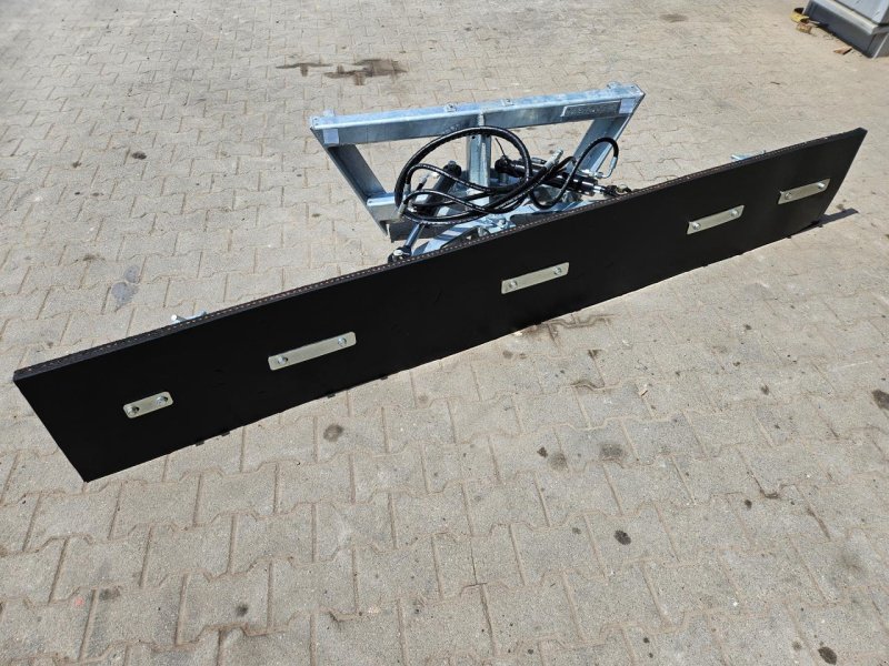 Sonstiges Traktorzubehör типа Sonstige Gummischieber hydraulisch 2,70 Meter, Gebrauchtmaschine в Stuhr (Фотография 1)