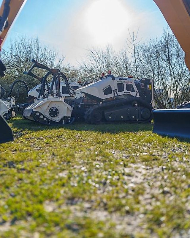 Sonstiges Traktorzubehör typu Sonstige Hymach 50C ILE Funkraupe Mulchraupe Geräteträger Mähraupe Raupe, Gebrauchtmaschine v Schmallenberg (Obrázek 3)