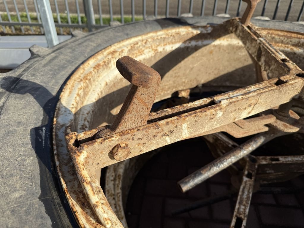 Sonstiges Traktorzubehör van het type Sonstige molcon Dubbellucht Michelin Banden, Gebrauchtmaschine in BOEKEL (Foto 4)